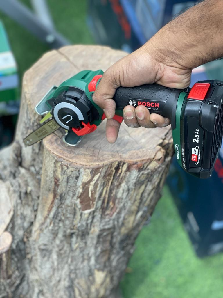 Bosch Cordless Nanoblade Saw Advanced Cut 18 - Made in Malaysia BO06033D5171 | Power Tool Bosch Cordless Nanoblade Saw Advanced Cut 18 - Made in Malaysia BO06033D5171 | Power Tool