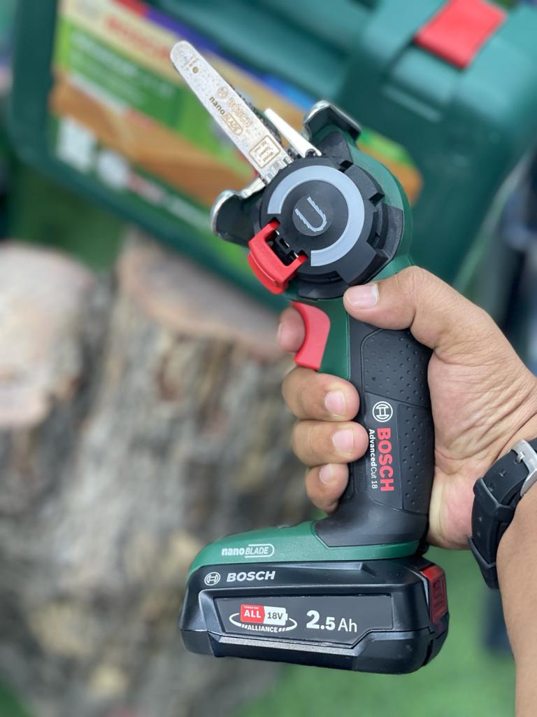 Bosch Cordless Nanoblade Saw Advanced Cut 18 - Made in Malaysia BO06033D5171 | Power Tool Bosch Cordless Nanoblade Saw Advanced Cut 18 - Made in Malaysia BO06033D5171 | Power Tool